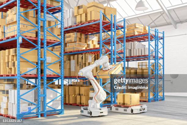 smart warehouse mit robotern besetzt - automated warehouse stock-fotos und bilder