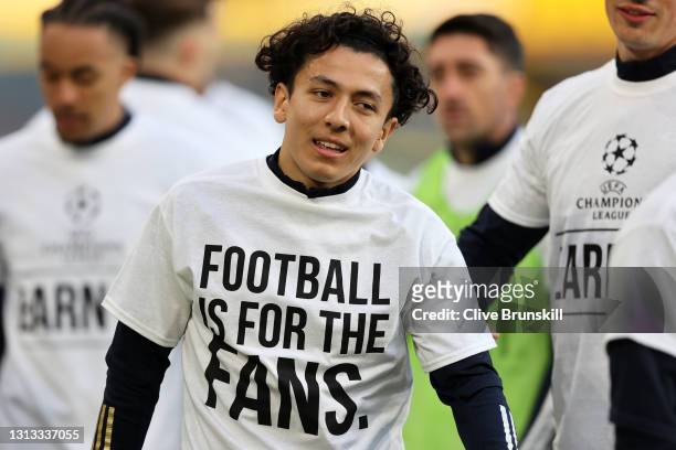 Ian Poveda of Leeds United warms up while wearing a t-shirt that reads "Football is for the fans." prior to the Premier League match between Leeds...