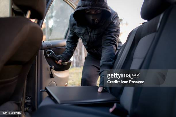 car robbery - hijack imagens e fotografias de stock
