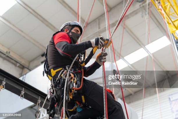 Scaffold Guys Ropes Scaffold Parts Photos and Premium High Res Pictures - Getty Images