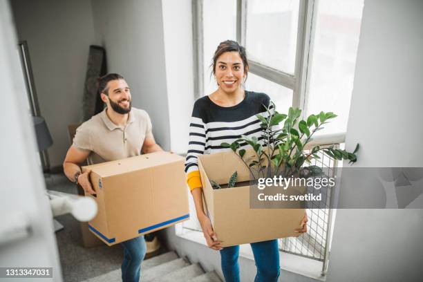 bewegende dag - uitpakken activiteit stockfoto's en -beelden