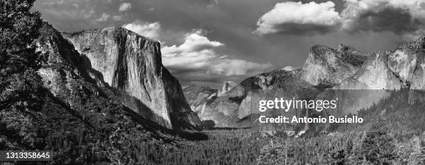 black and white photo of yosemite valley - yosemite valley stock pictures, royalty-free photos & images