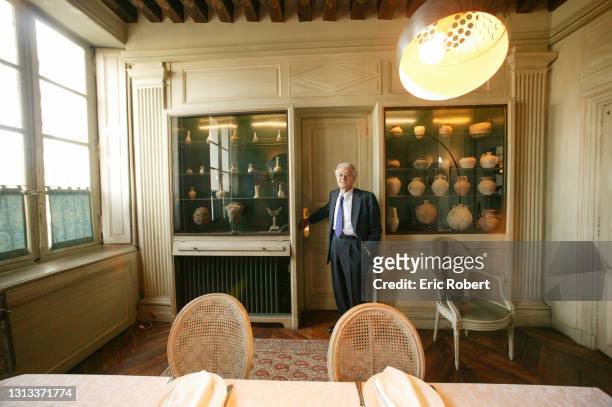 Roland Dumas, avocat et homme politique français, photographié dans son bureau et domicile à Paris, au 19 Quai Bourbon, Paris 3e
