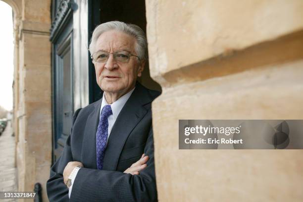 Roland Dumas, avocat et homme politique français, photographié dans son bureau et domicile à Paris, au 19 Quai Bourbon, Paris 3e