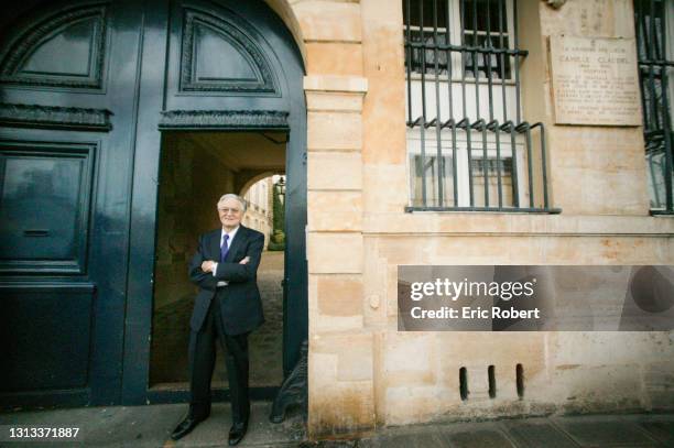 Roland Dumas, avocat et homme politique français, photographié dans son bureau et domicile à Paris, au 19 Quai Bourbon, Paris 3e