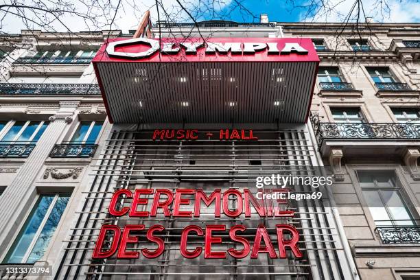 paris : façade de la salle de concert olympia, pour les césar. - awards concert photos et images de collection