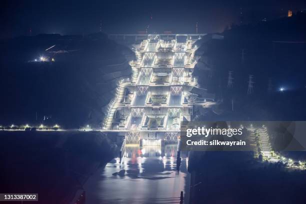 夜に3峡谷船ロック - 中国三峡 ストックフォトと画像
