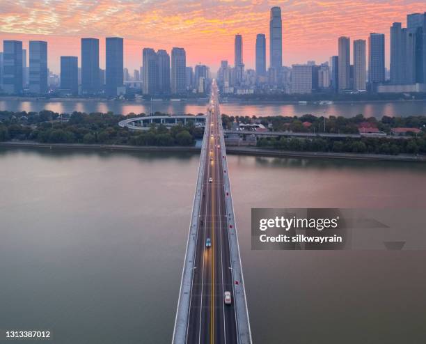 puente y distrito central de negocios - provincia de hunan fotografías e imágenes de stock