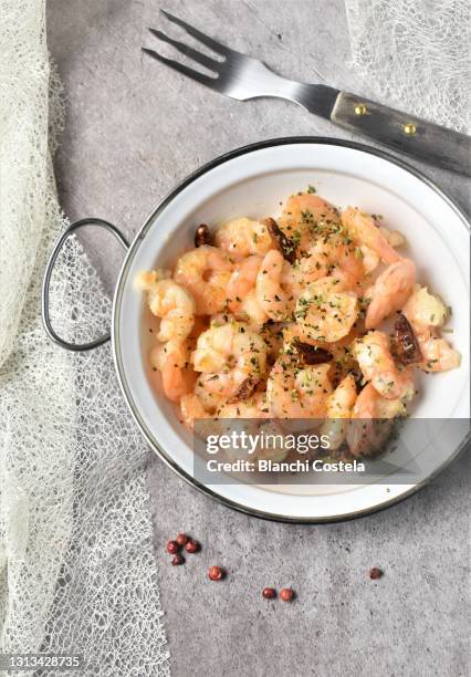 shrimp scampi - shrimp scampi stock-fotos und bilder