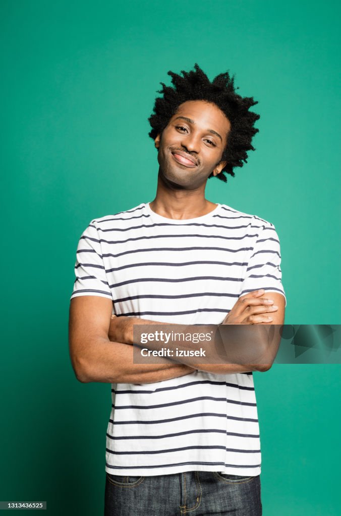 Retrato do homem afro-americano amigável