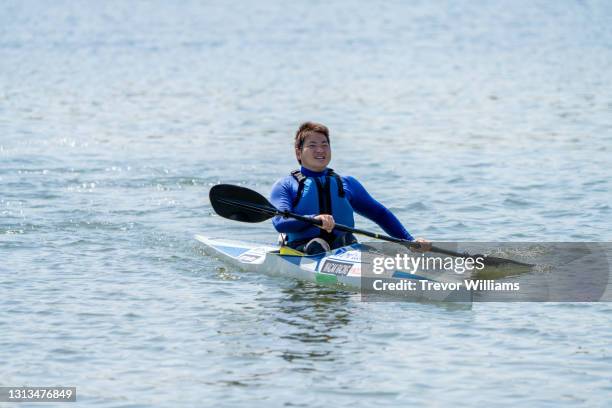 paracanoe athlete in his kayak on the water during a training session - paraplegic stock pictures, royalty-free photos & images