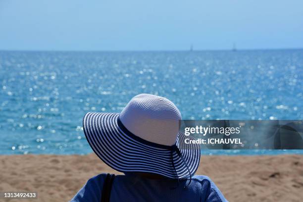 sunbathing south of france - april imagens e fotografias de stock