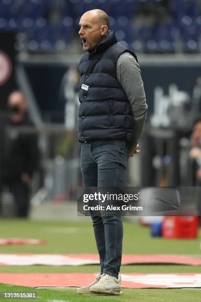 Heiko Herrlich, Head Coach of FC Augsburg gives his team instructions during the Bundesliga match between Eintracht Frankfurt and FC Augsburg at...