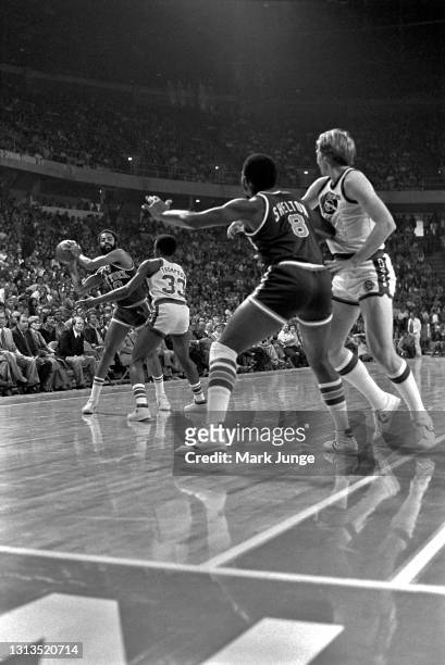 New York Knicks guard Walt Frazier attempts a pass to teammate Lonnie Shelton during an NBA basketball game against the Denver Nuggets at McNichols...