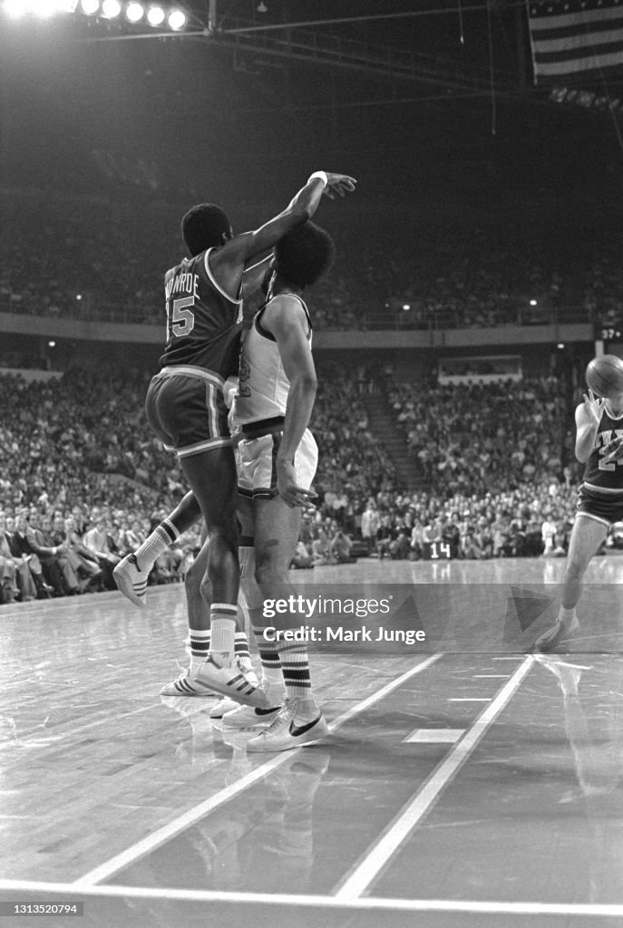 Denver Nuggets v New York Knicks, 11-3-76