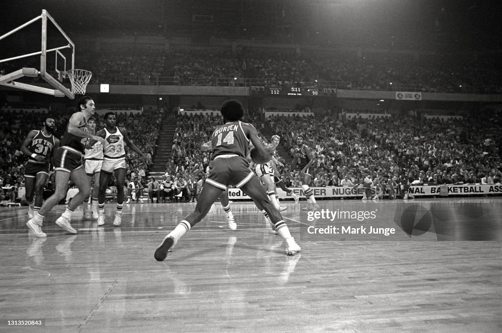 Denver Nuggets v New York Knicks, 11-3-76