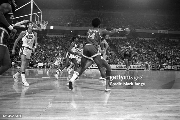 New York Knicks guard Ticky Burden throws a pass to teammate Lonnie Shelton who is near the top of the key during an NBA basketball game against the...