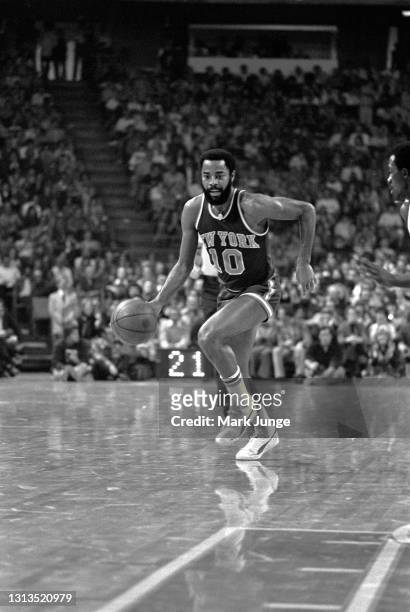New York Knicks guard Walt Frazier dribbles downcourt during an NBA basketball game against the Denver Nuggets at McNichols Arena on November 3, 1976...