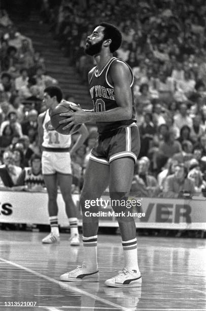 New York Knicks guard Walt Frazier readies himself to shoot a free throw during an NBA basketball game against the Denver Nuggets at McNichols Arena...