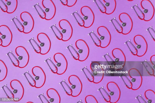 red and silver stethoscopes pattern on a purple background. - medical thank you imagens e fotografias de stock