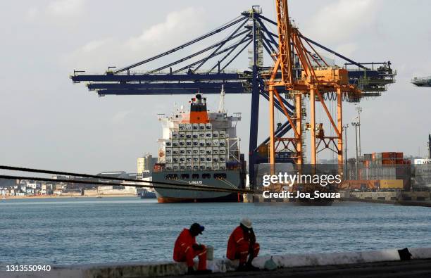 Container Ship Captain Photos and Premium High Res Pictures - Getty Images