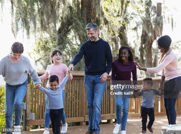 familia mezclada con cinco niños caminando en el parque - stepfamily fotografías e imágenes de stock