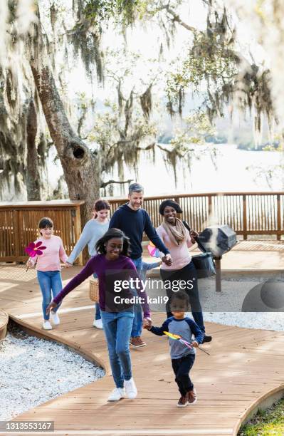 familia mezclada con cinco niños caminando en el parque - stepfamily fotografías e imágenes de stock