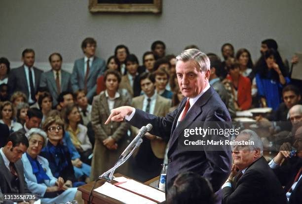 Democratic presidential contender Walter Mondale, standing, Rep. Peter Rodino, D-N.J.New York Mayor Edward Koch, seated behind Mondale during a news...