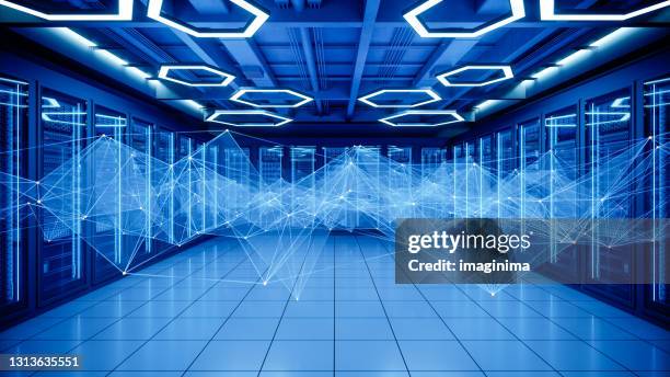 servidores de red con conexiones - datacenter fotografías e imágenes de stock