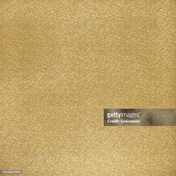 abstrakte hintergrund mit golden glittering pinselstrich. goldfolie glänzend grunge textur. - grobkörnig stock-grafiken, -clipart, -cartoons und -symbole