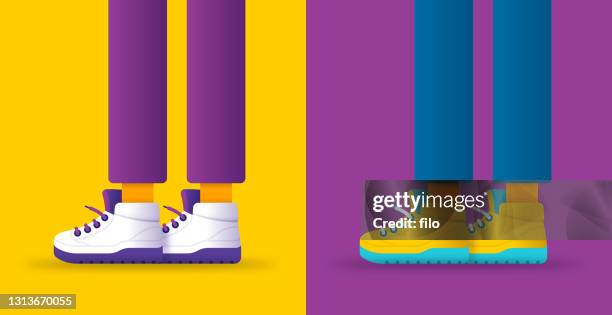 stockillustraties, clipart, cartoons en iconen met moderne schoenen en benen van dichtbij - sportschoen