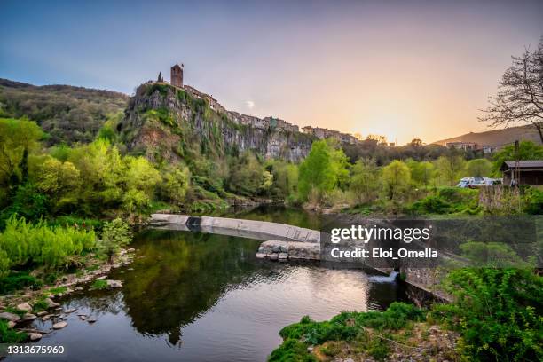 view from below of the medieval village castellfollit de la roca - catalonia stock pictures, royalty-free photos & images