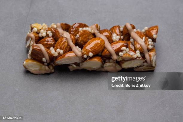 nut energy bar. - almond caramel stock-fotos und bilder