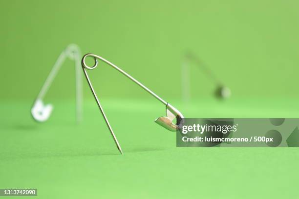 close-up of green fidget spinner on table - imperdible fotografías e imágenes de stock