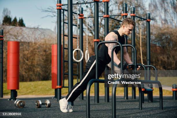 Men Exercise Outside 36,597 Outdoors Gym Stock Photos, High-Res Pictures, and Images - Getty ...