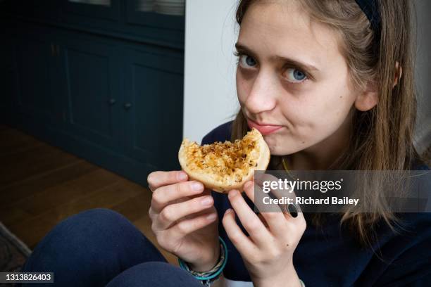 teenage girl eating a crumpet - bolo tipo crepe imagens e fotografias de stock