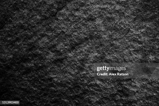 textured granite rock background - black stone background stock-fotos und bilder