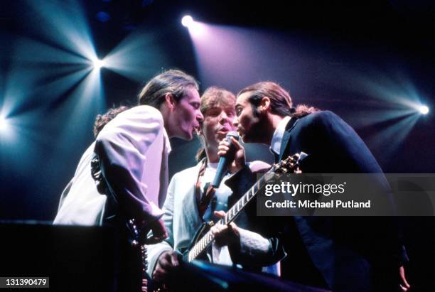 Wet Wet Wet perform on stage, London L-R Graeme Clark, Graeme Duffin, Marti Pellow.