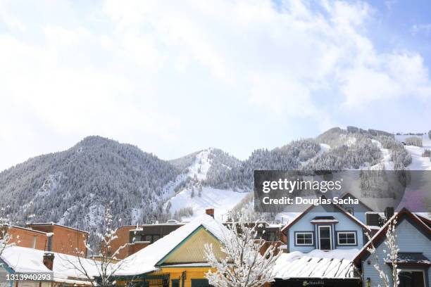 aspen colorado's downtown city street - aspen stock-fotos und bilder