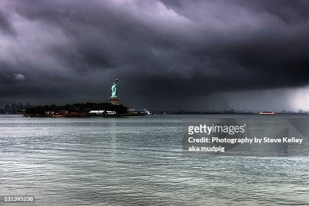 statue of liberty - hurricane and new york city stockfoto's en -beelden