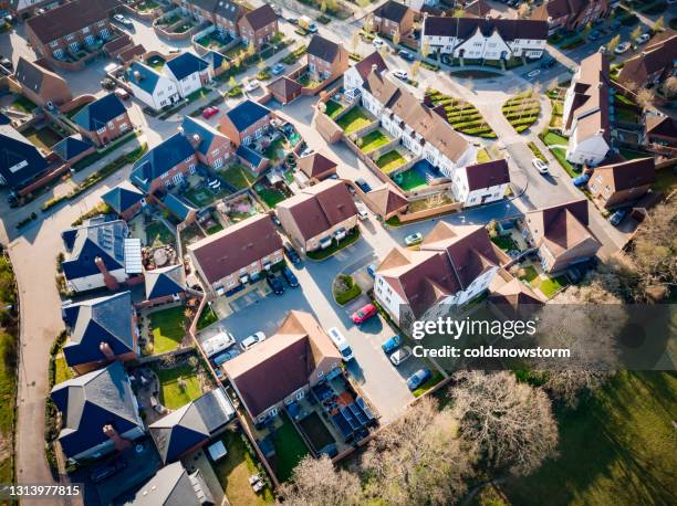 nieuwbouw van bovenaf - housing development stockfoto's en -beelden