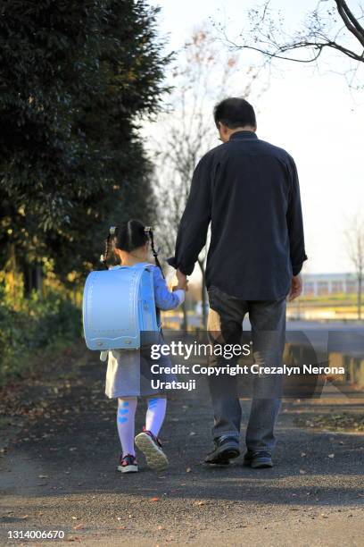 first grade student with school bag and her father walking - 父の日　日本 ストックフォトと画像