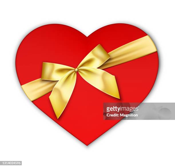 stockillustraties, clipart, cartoons en iconen met hart vorm rode geschenkdoos met gouden boog en linten - heart box ribbon