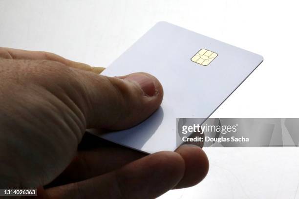 key card with security chip - código de segurança - fotografias e filmes do acervo