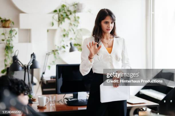 office manager giving presentation - ladies marketing day stock-fotos und bilder