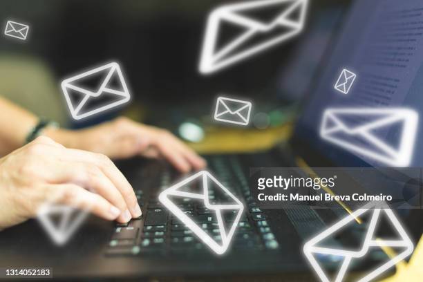 sending emails - inbox stockfoto's en -beelden