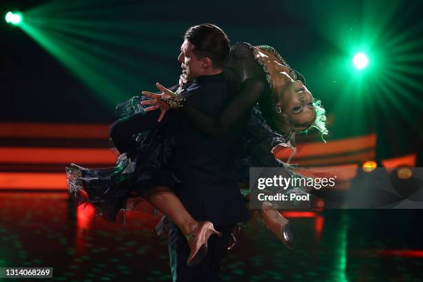 Valentina Pahde and Valentin Lusin perform on stage during the 7th show of the 14th season of the television competition "Let's Dance" on April 23,...