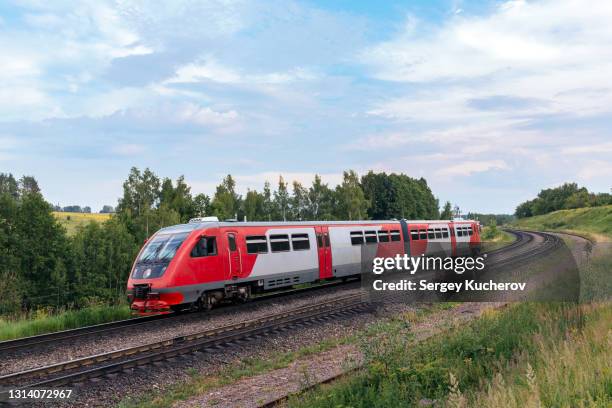 commuter train running in a curve - commuter train stock pictures, royalty-free photos & images