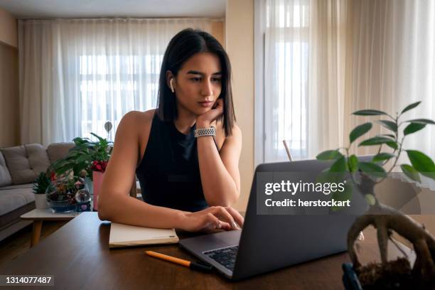 young woman working with laptop at home - camera operator imagens e fotografias de stock