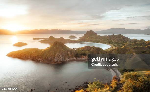 padar island - the icon of komodo national park - labuan bajo in flores island- east nusa tenggara - indonesia - nusa tengara oriental imagens e fotografias de stock